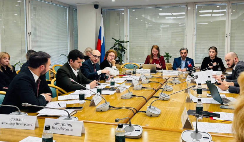 Аргументы «за» и «против»: в Госдуме прошел круглый стол, где представители юридического сообщества обсудили законопроект о профессионализации судебного представительства