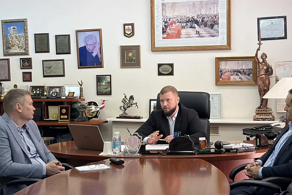 «Стратегия и тактика защиты с применением примечания к статье 291 УК РФ»: в АПМ прошла лекция адвоката Романа Швецова
