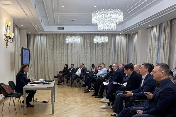 Адвокатам АПМ рассказали о скрытых угрозах формальной законности в уголовном процессе в рамках проекта «Практика»