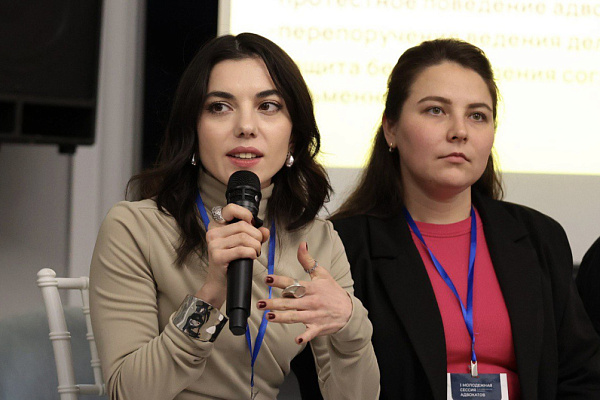 Председатель Совета молодых адвокатов АПМ Марина Накохова выступила на Молодежной сессии адвокатов